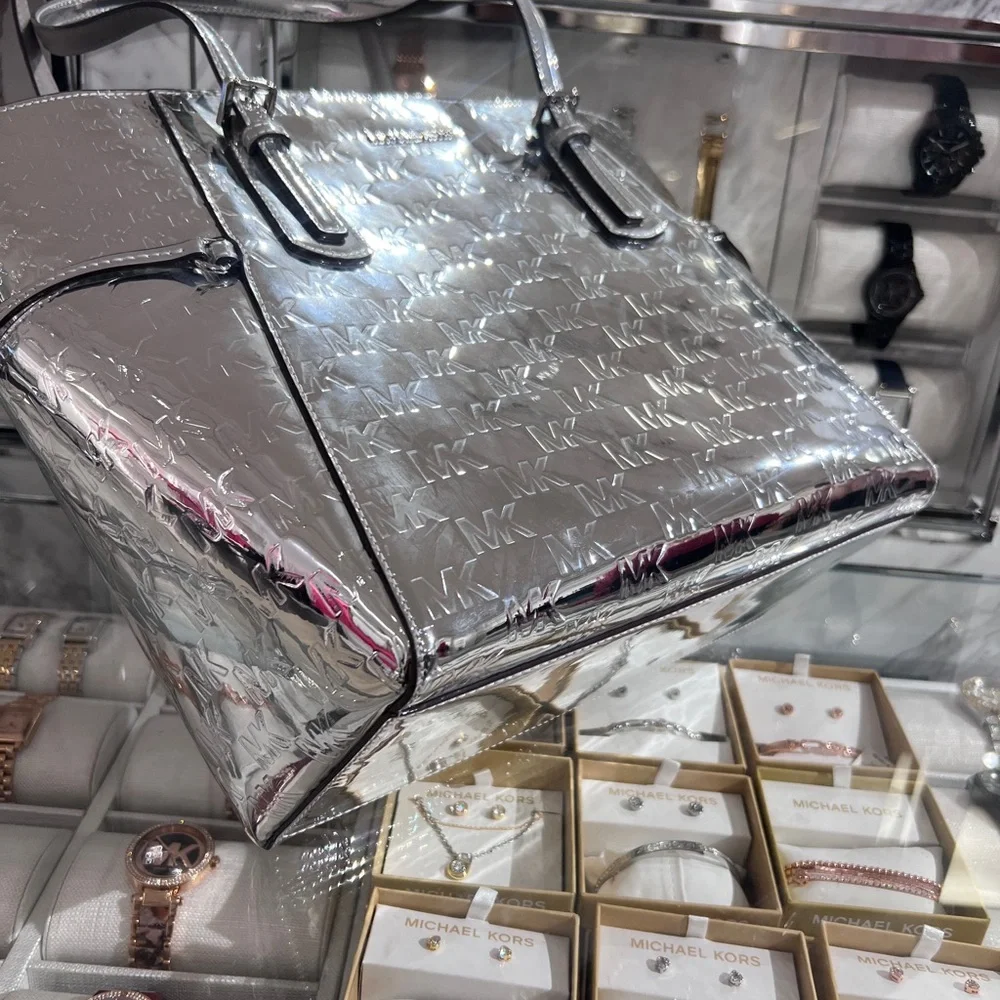 MICHAEL KORS Voyager Large Patent Logo Debossed Tote Bag NWT Silver - Picture 9 of 10